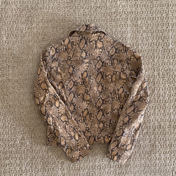 FRAME Le Vintage Coated Python Print Denim Jacket - Picture 8 of 8